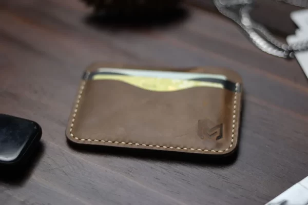 THE MINIMAL RUSTY BROWN LEATHER CARD HOLDER
